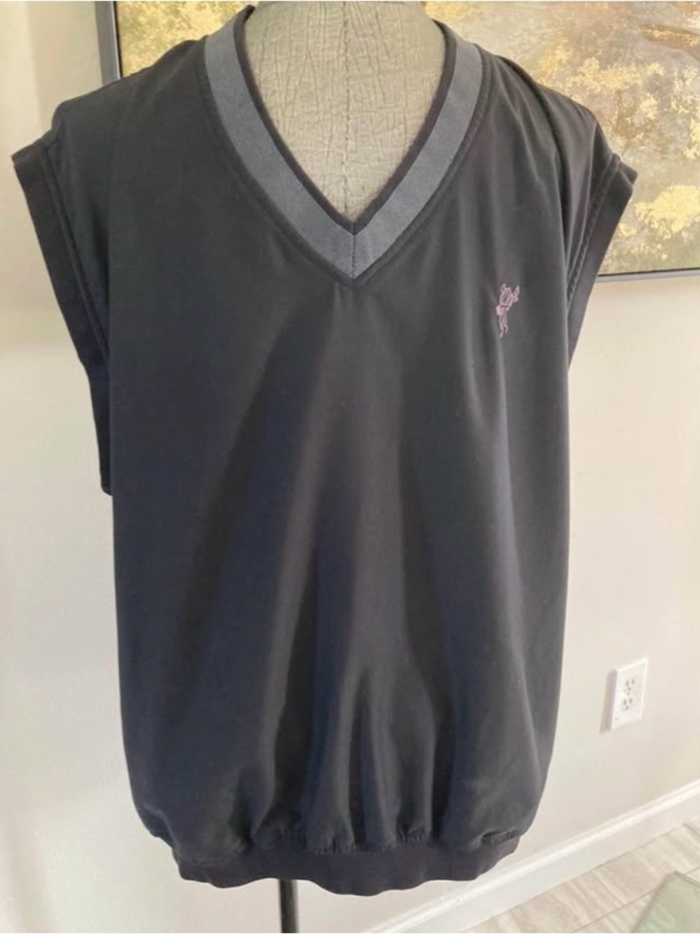 Ashworth Black V-Neck Sleeveless Golf Vest shirt with Gray Trim Large pockets